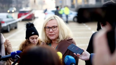 Зам кметът на София Надежда Бачева говори пред медиите на импровизиран