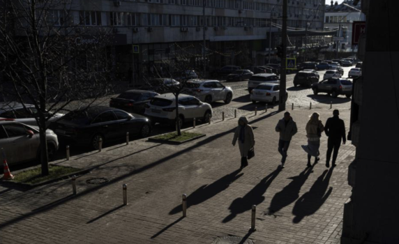 Заплашиха нарушителите на комендантския час в Украйна с изпращане във въоръжените сили