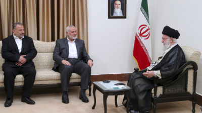Лидерът на Хамас Исмаил Хания в центъра и неговият заместник
