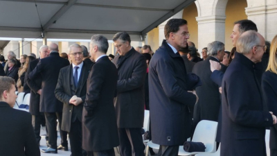 Премиерът акад Николай Денков отдаде последна почит на Жак Делор