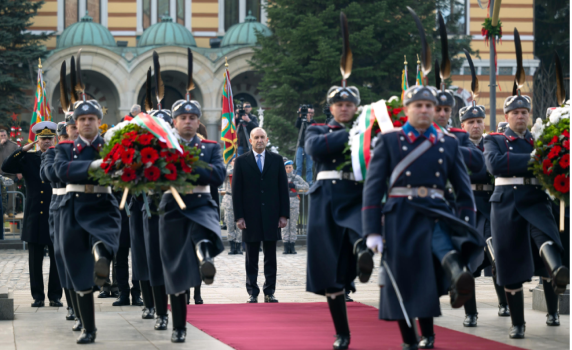 Президентът Румен Радев участва в освещаването на бойните знамена за Богоявление