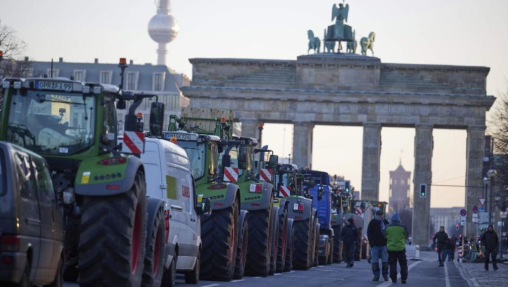 Германия е под блокада. Фермери блокираха страната с трактори, заради спрени субсидии