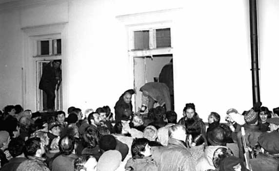 Протестът на 10 януари 1997 г. - какво разказват архивите