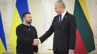 Украинският президент Володимир Зеленски вляво с с литовския си колега