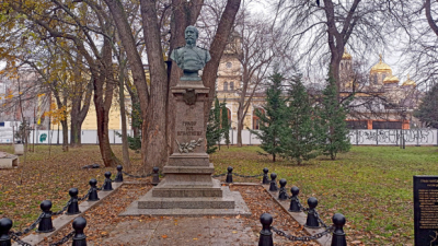 "Почина граф Игнатиев, символът на панбългарския идеал".  Историята на паметника му във Варна
