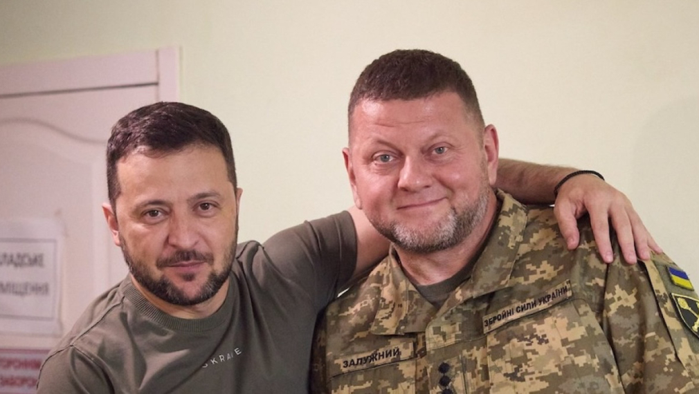 "Блумбърг": Напрежението между Зеленски и Залужни бави работата по военната стратегия