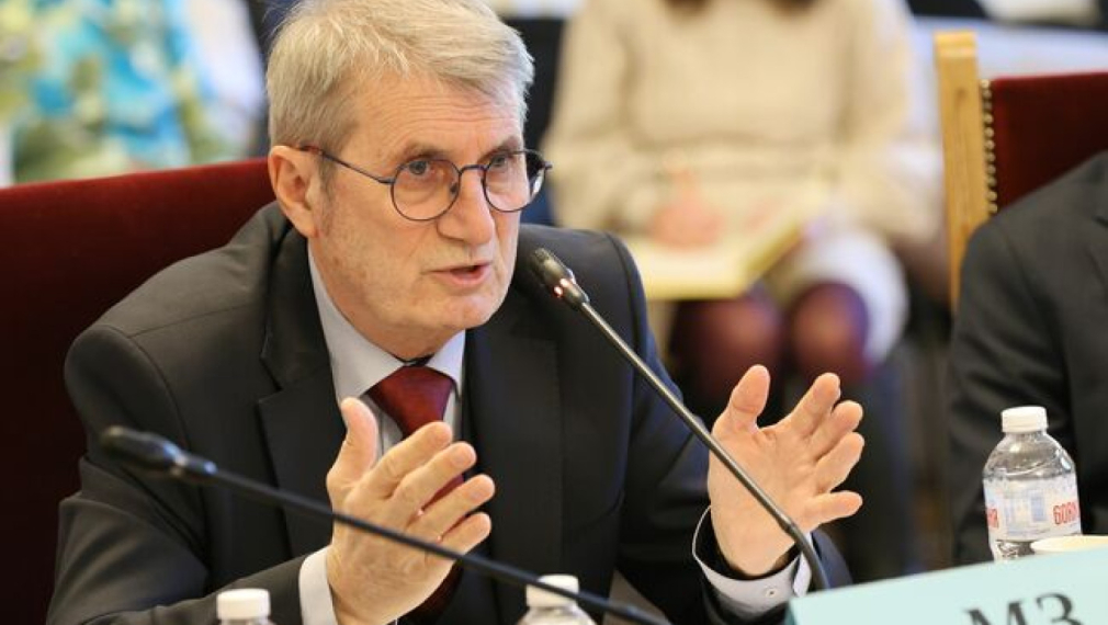 Проф. Хинков: Няма да остана министър след ротацията