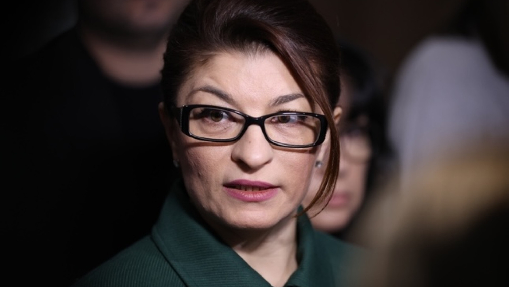 Десислава Атанасова: Правото е първата ми голяма мечта. Липсва ми магистратски опит, но имам парламентарен