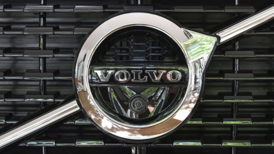 Шведският автомобилостроител Волво обяви че е принуден да спре за