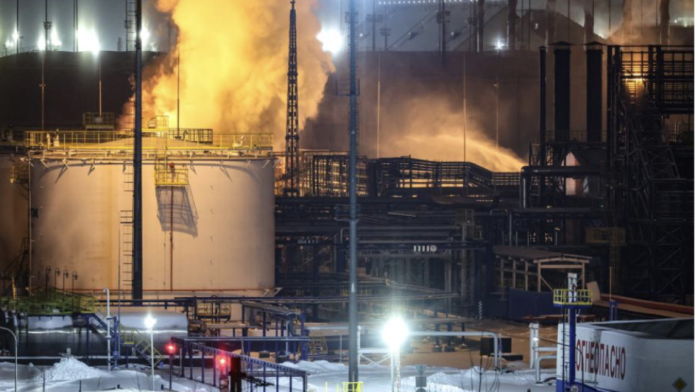 Пожар в терминал на най-големия руски производител на втечнен газ, в района има танкер, плаващ под гръцки флаг