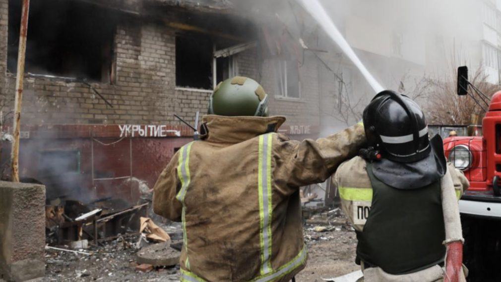 Най-малко 13 загинали при украински удар срещу пазар в Донецк