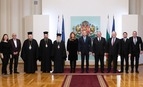Президентът разговаря с представители на българската православна общност в Република Турция и на БПЦ
