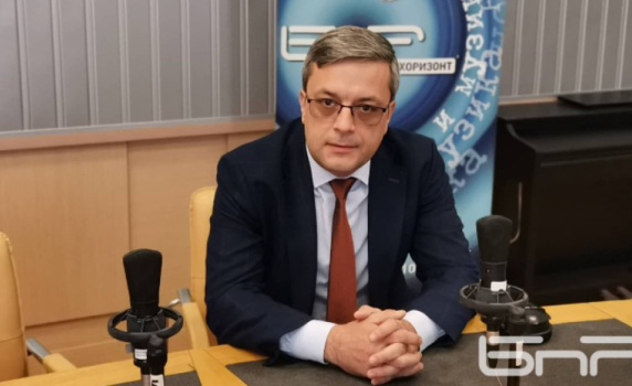 Тома Биков за Тагарев: Не е работа на Министерството на отбраната да се бърка в медиите. Това е далеч от компетентността му