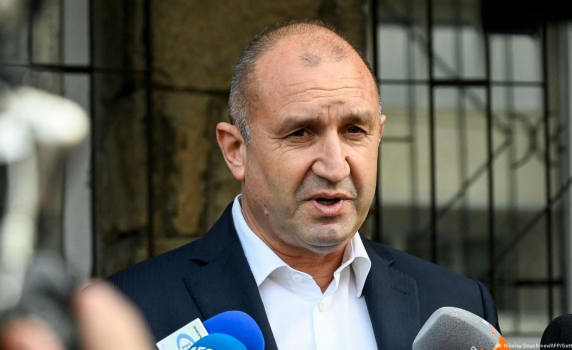 Радев на въпрос ще прави ли партия: Страх ги е, но появата на алтернатива е неизбежна