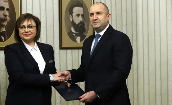 Нинова: Подали сме множество сигнали за корупция в служебните кабинети на Радев - далавери с имоти, злоупотреби с обществени поръчки и други. Борисов се е скатал, а той пръв заговори за "пътя на Копринката"