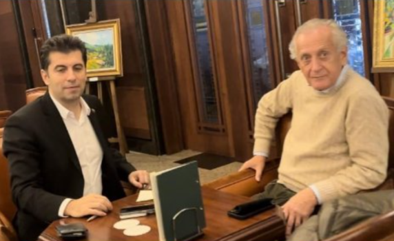 След срещата на Кирил Петков и Спас Русев КЗК ще одобри утре скандалната сделка за „Булсатком“