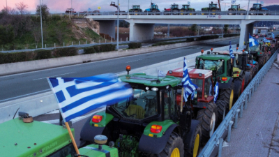 Гръцките фермери влязоха с трактори в Солун Обещават че няма