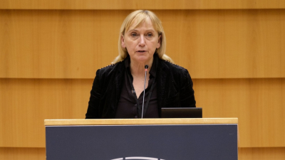 От името на социалистите в Европейския парламент евродепутатът Елена Йончева преговаря