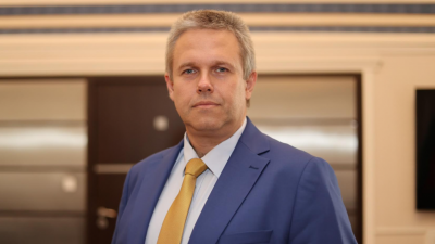 Свързани текстове  Тошко Йорданов Кирил Петков е заплашвал министър Йоловски Става