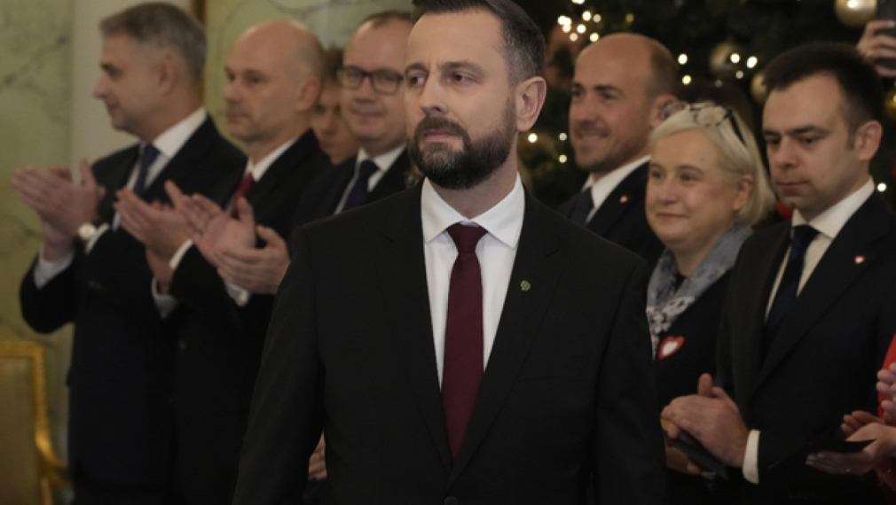Полският министър на отбраната Владислав Кошиняк-Камиш (в центъра) заяви в интервю,