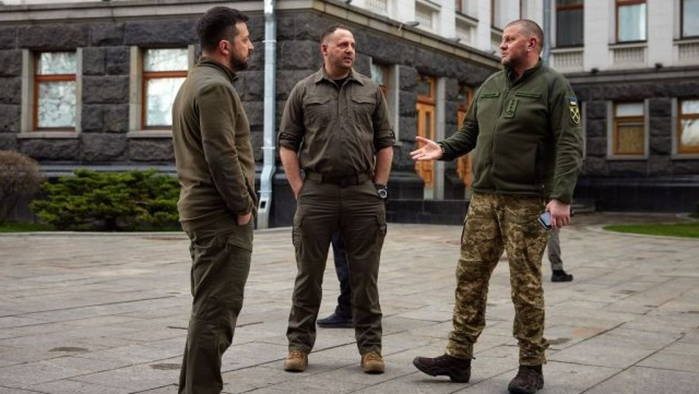САЩ обявиха, че няма да се месят в решението на Зеленски да уволни Залужни