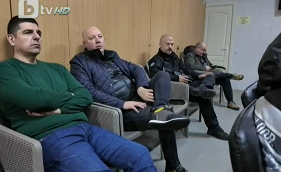 Българската делегация в Киев се укрива в бомбоубежище, въздушна тревога в цяла Украйна