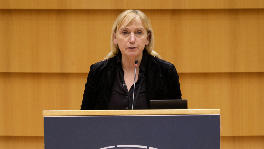 Елена Йончева: Европа мълчи за надигането на фашизма
