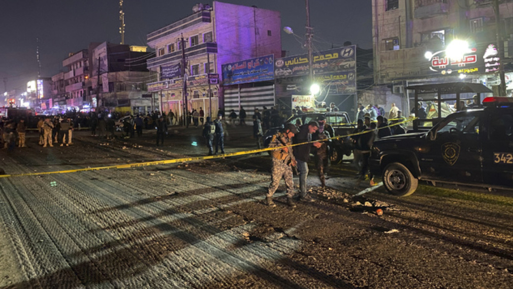 Иракски полицаи и военнослужещи са отцепили района около автомобил в