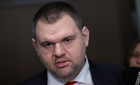 Пеевски: МВнР е на ГЕРБ. ПП-ДБ да седнат и да се успокоят