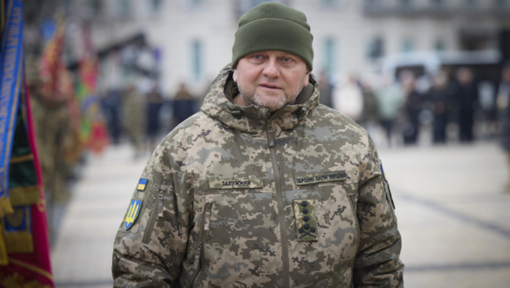 Зеленски удостои Залужни със званието "Герой на Украйна", след като го уволни