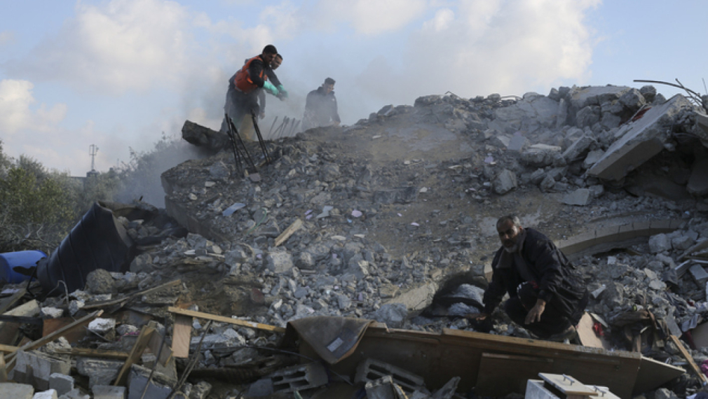 Около 100 са жертвите на израелската нощна операция в Рафах, съобщиха местните власти