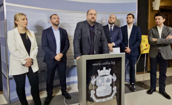Общинарите от ГЕРБ в София ще искат от Борисов отстраняване на Вяра Тодева
