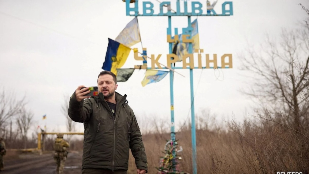 Украинската армия се изтегля от Авдеевка след масирана руска атака