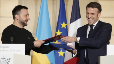 Президентите на Украйна и на Франция Володимир Зеленски и Еманюел