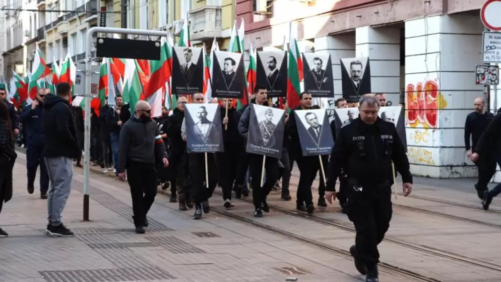 Бъркотия с "Луковмарш": Терзиев го забрани, но шествие се проведе