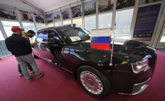 Путин подари на Ким Чен-ун автомобил руско производство