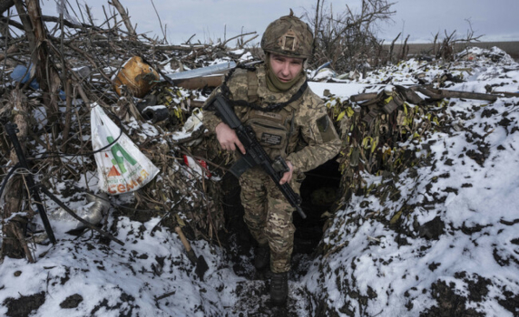 „Политико“: Военната стратегия на Украйна е да оцелее през 2024-а и да спечели през 2025 г.