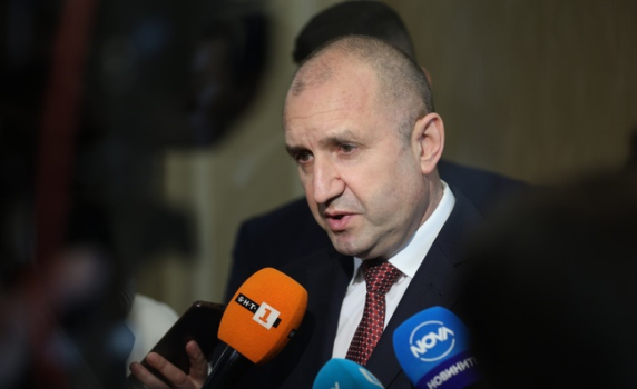 Радев: Удивителна е бързината, с която лидерите на "некоалицията" ту се обичат, ту се изобличават