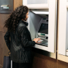 Само две банки предлагат безплатни тегления от банкомат