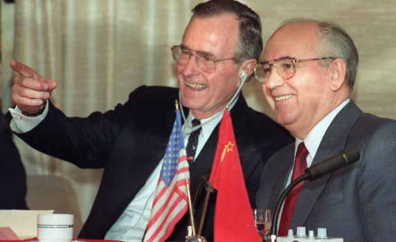 Доктрината "Брежнев" и либералният световен ред. Как САЩ възприеха от СССР военните намеси по целия свят