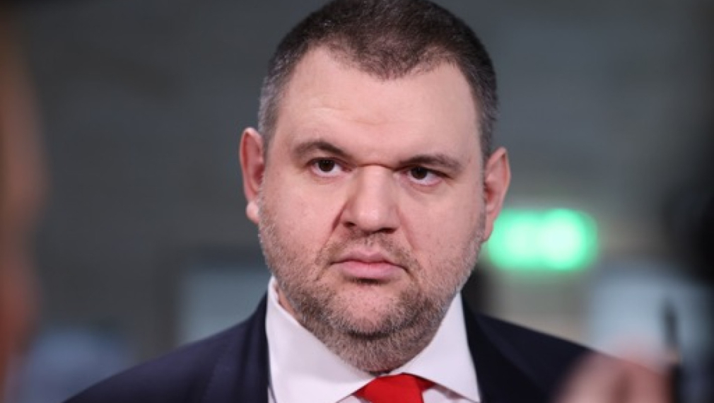 Пеевски сезира службите за 400 проруски бота, които водят дезинформационна война у нас