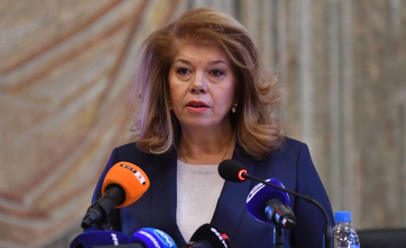 Илияна Йотова: Очевидно в последните дни България поема ангажименти, които не стават достояние