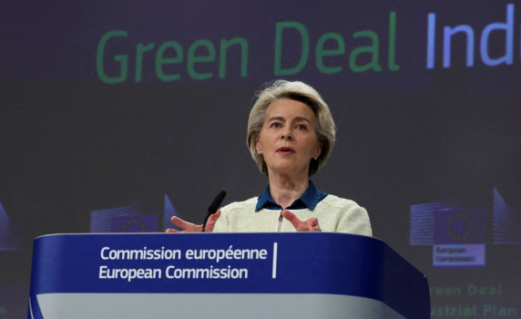 "Политико": ЕС притиска страните членки да спасят потъващата соларна индустрия