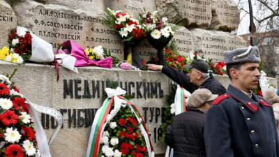 Българският Червен кръст БЧК организира поклонение пред Докторския паметник в