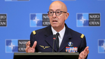 Върховният командващ на Съюзното командване на НАТО по трансформацията генерал