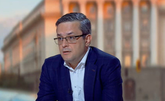Тома Биков: Заради шефа на фонд "Култура" България може да загуби 200 млн. лв. Денков да спре да го пази