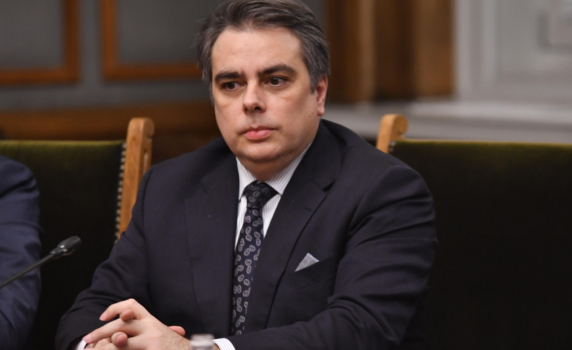 Дефицитът в бюджета на Асен Василев се оказа незаконен