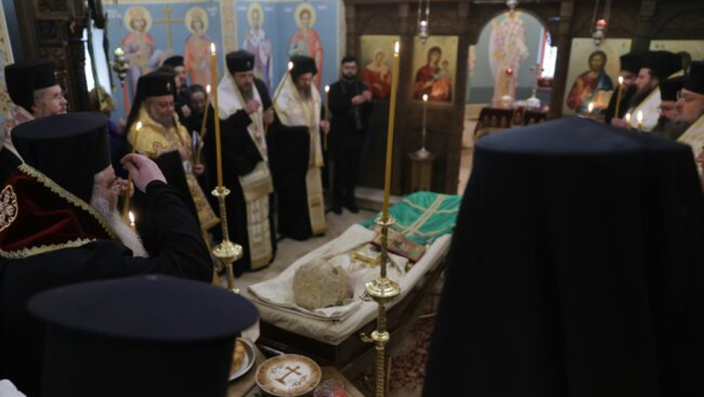 Заупокойна молитва и поклонение пред патриарх Неофит в храм "Св. Марина"