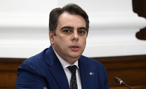 Василев: Нямаме намерение да вдигаме данъците
