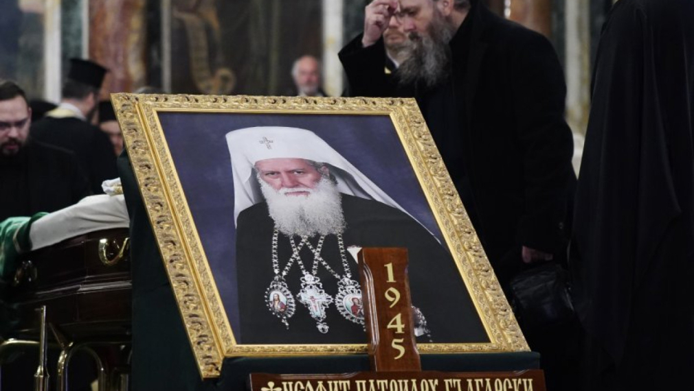 Днес е погребението на патриарх Неофит, втори ден на национален траур